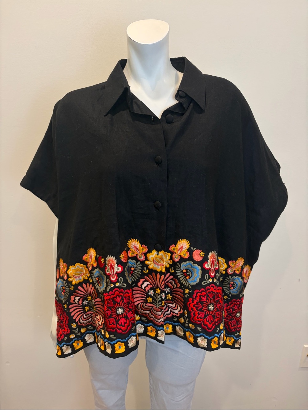 ANDREA JOVINE Black 100% Linen Colorful Floral Embroidered Button Down Shirt